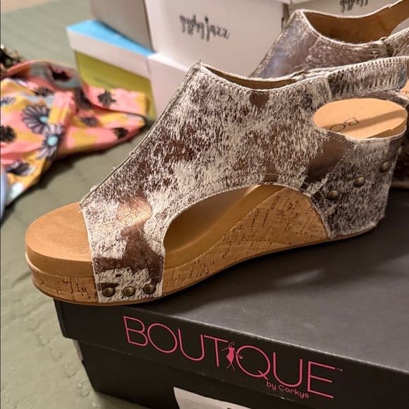 Boutique Corkys Women's Mohair Brown Sandals w/ Yoga Mat insoles - Picture 2 of 9